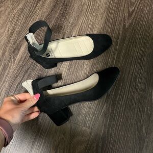White mountain heels